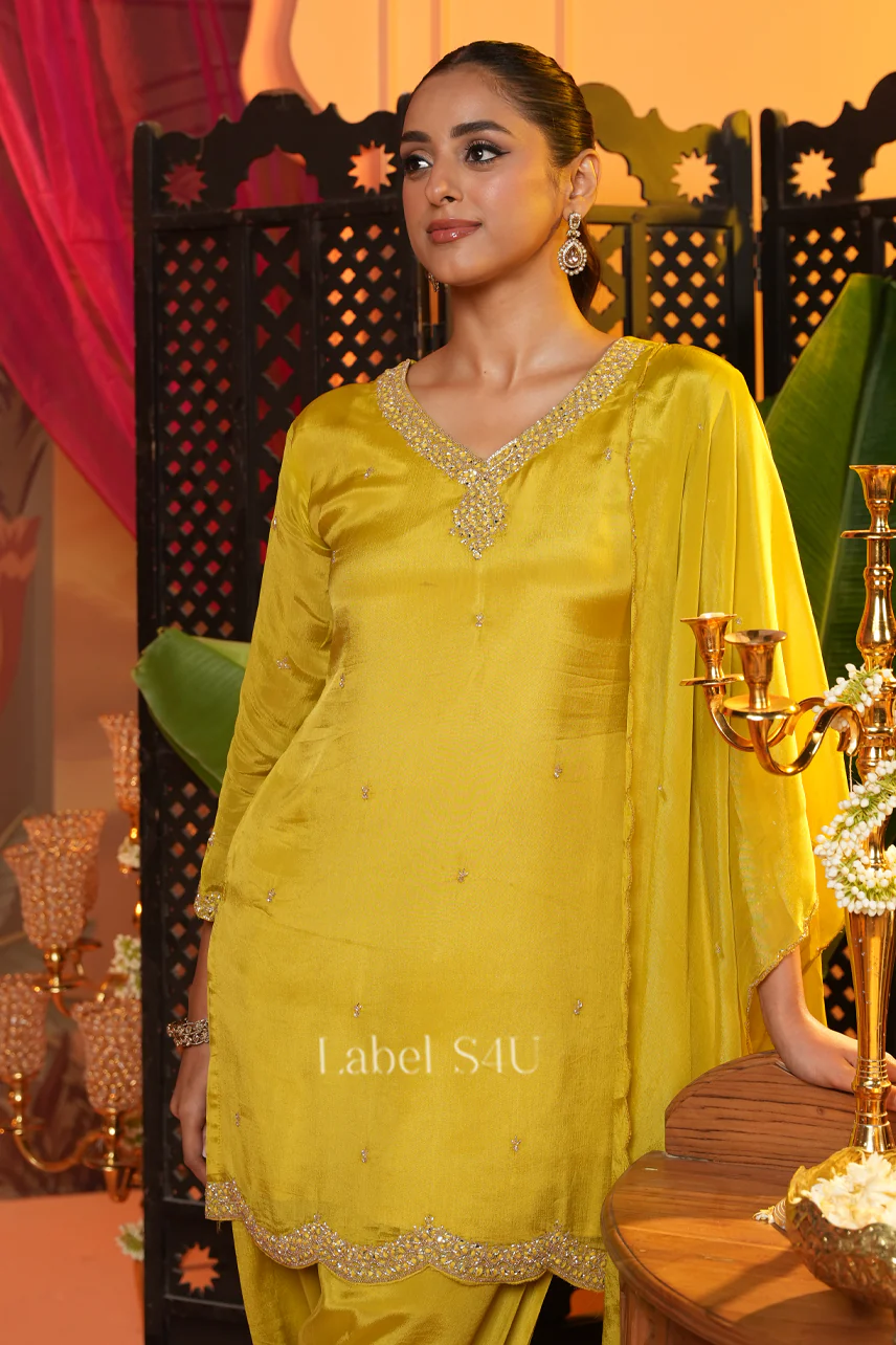 Sunehri Adaa-Suit Set - Image 2
